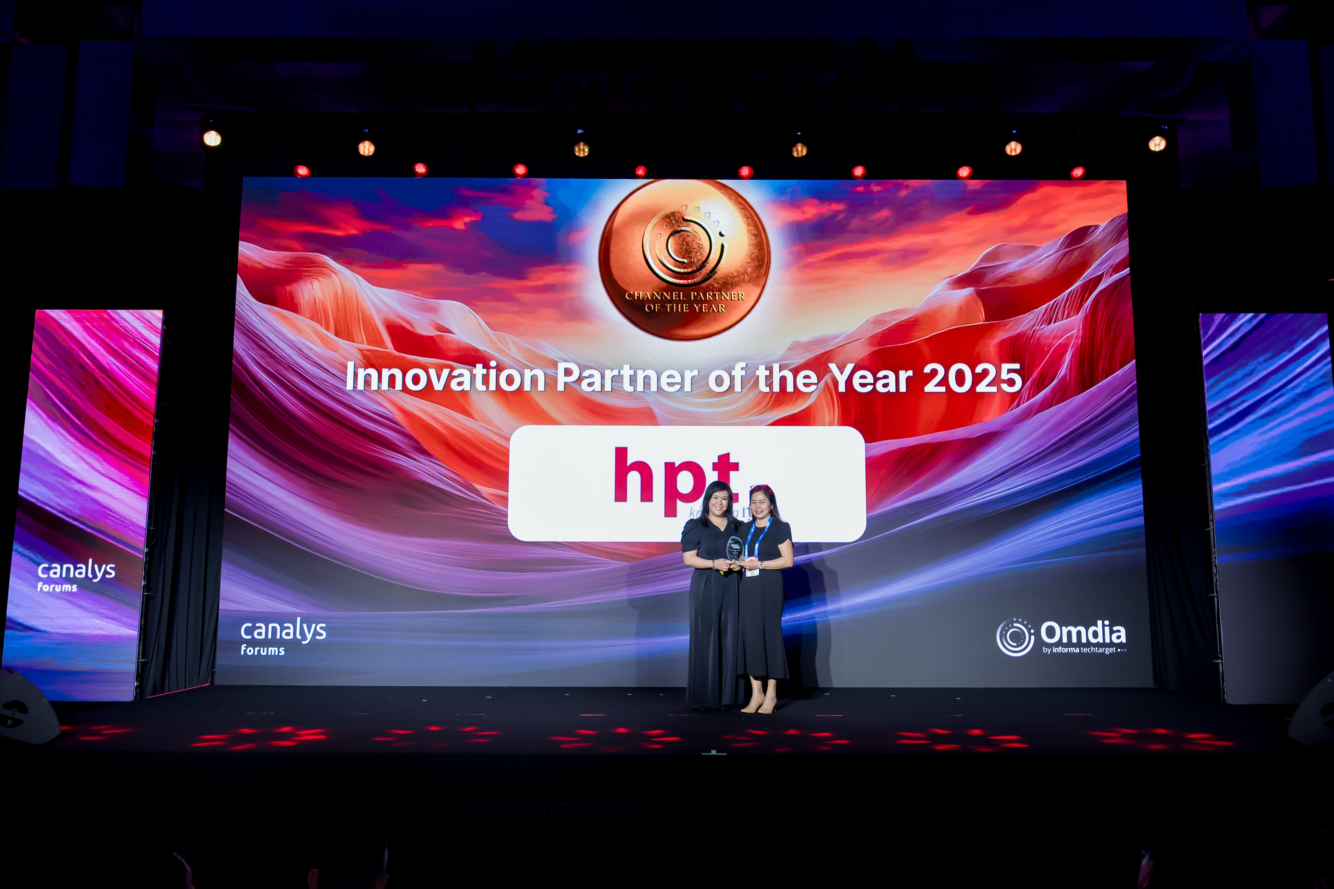 HPT honored with the Innovation Partner of the Year Award at Canalys Forum APAC 2025 in Da Nang